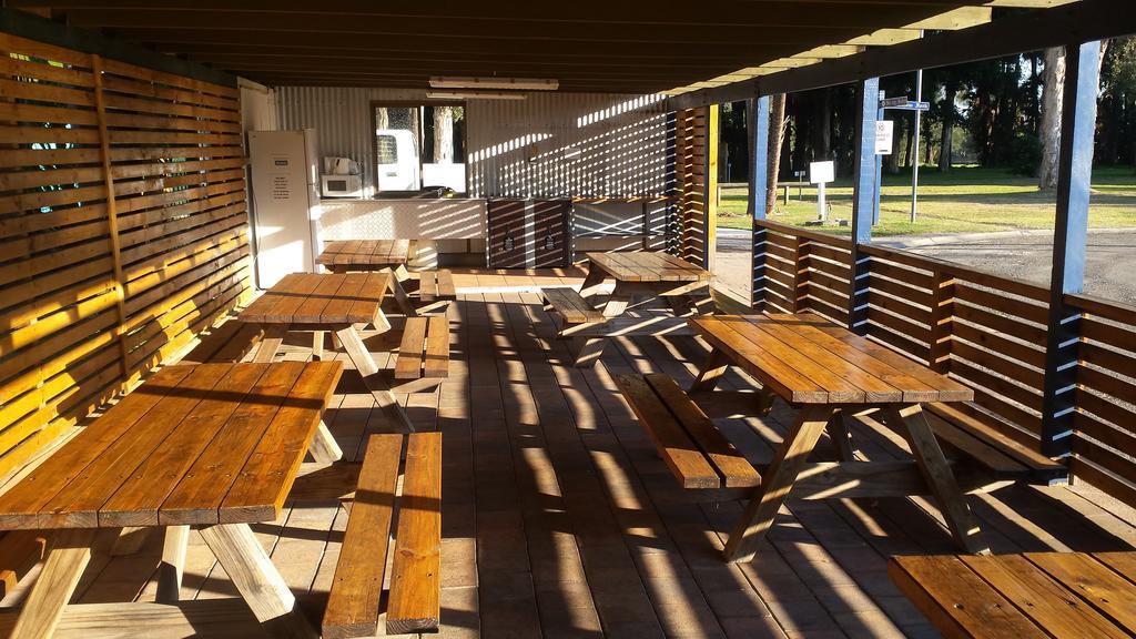 Smugglers Cove Holiday Village Форстер Экстерьер фото