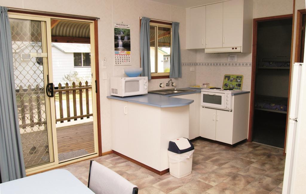 Smugglers Cove Holiday Village Форстер Номер фото