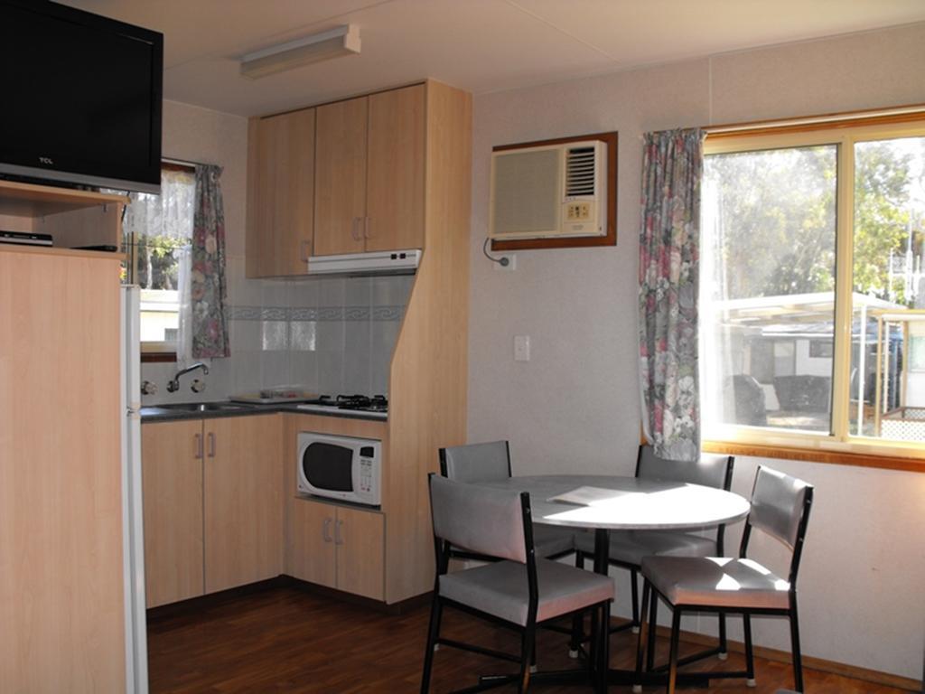 Smugglers Cove Holiday Village Форстер Номер фото